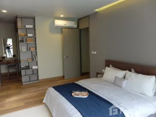 For rent 3 bedrooms apartment in Khlong Toei, Bangkok