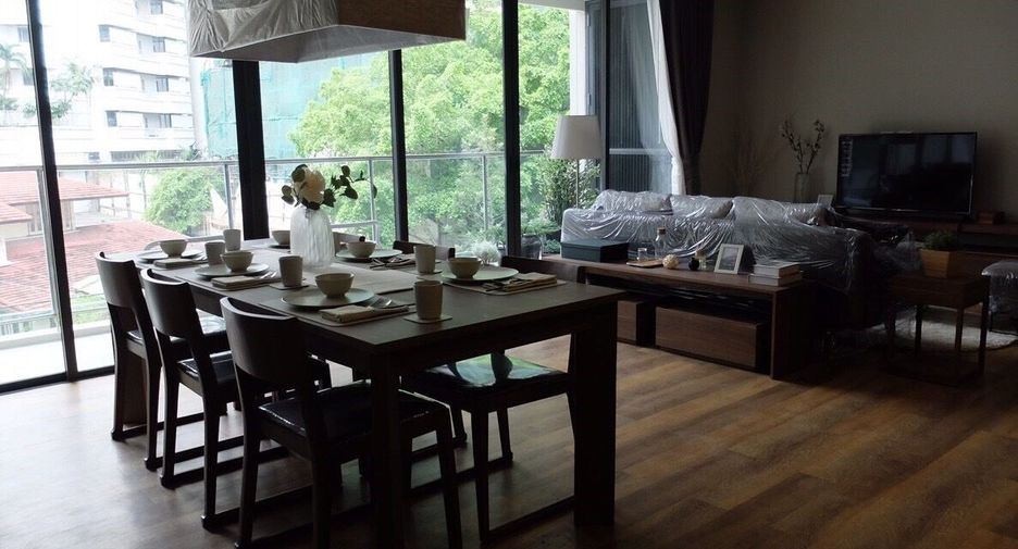 For rent 3 bedrooms apartment in Khlong Toei, Bangkok