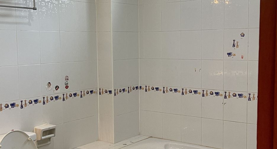 For rent 3 bedrooms condo in Watthana, Bangkok