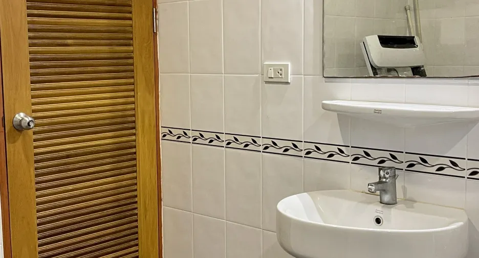 For rent 3 bedrooms condo in Watthana, Bangkok