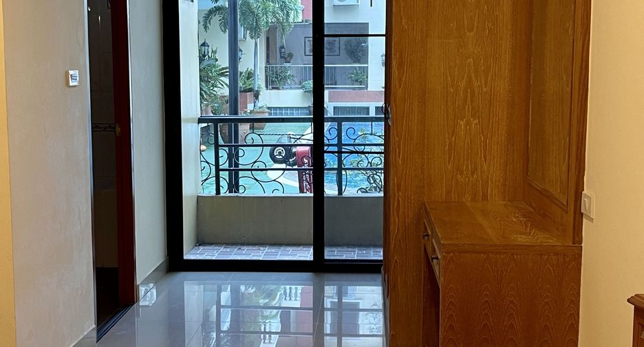 For rent 3 bedrooms condo in Watthana, Bangkok
