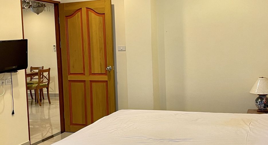 For rent 3 bedrooms condo in Watthana, Bangkok