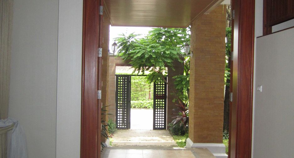For rent 3 bedrooms house in Suan Luang, Bangkok