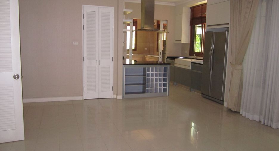 For rent 3 bedrooms house in Suan Luang, Bangkok