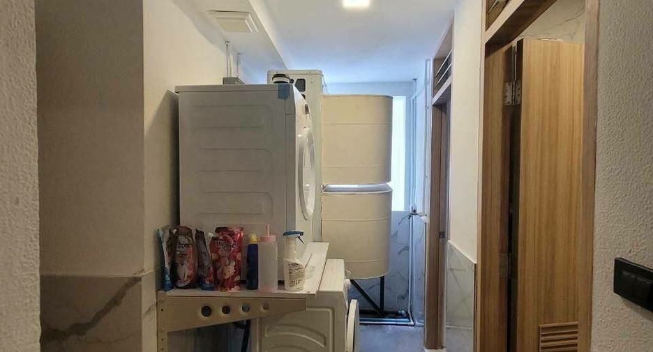 For rent 3 bedrooms condo in Khlong Toei, Bangkok