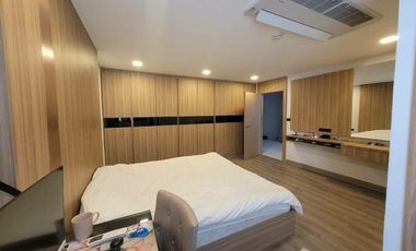 Condo en alquiler de 3 habitaciones en Khlong Toei, Bangkok