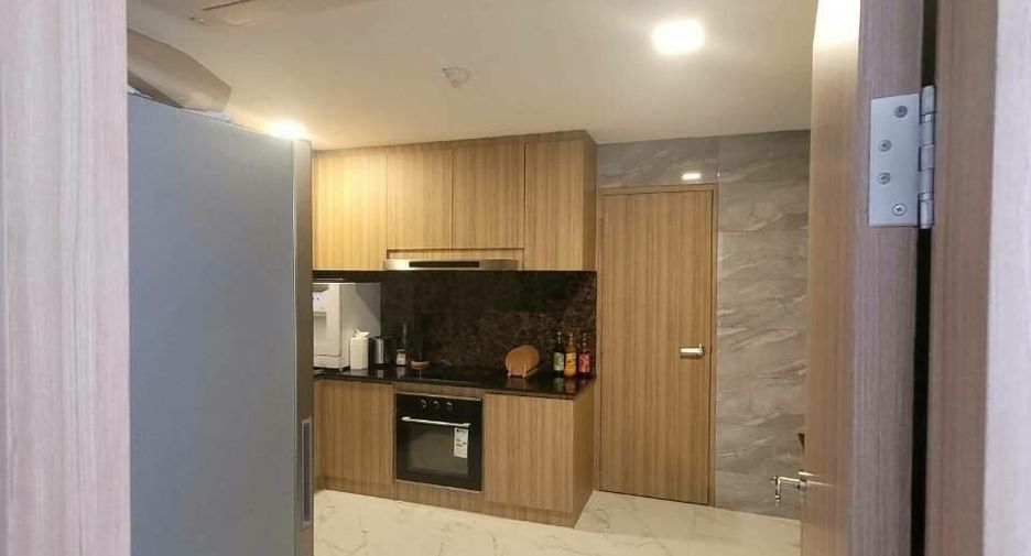 For rent 3 bedrooms condo in Khlong Toei, Bangkok