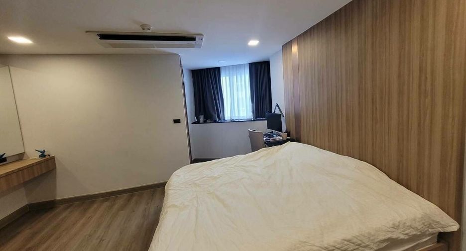 For rent 3 bedrooms condo in Khlong Toei, Bangkok