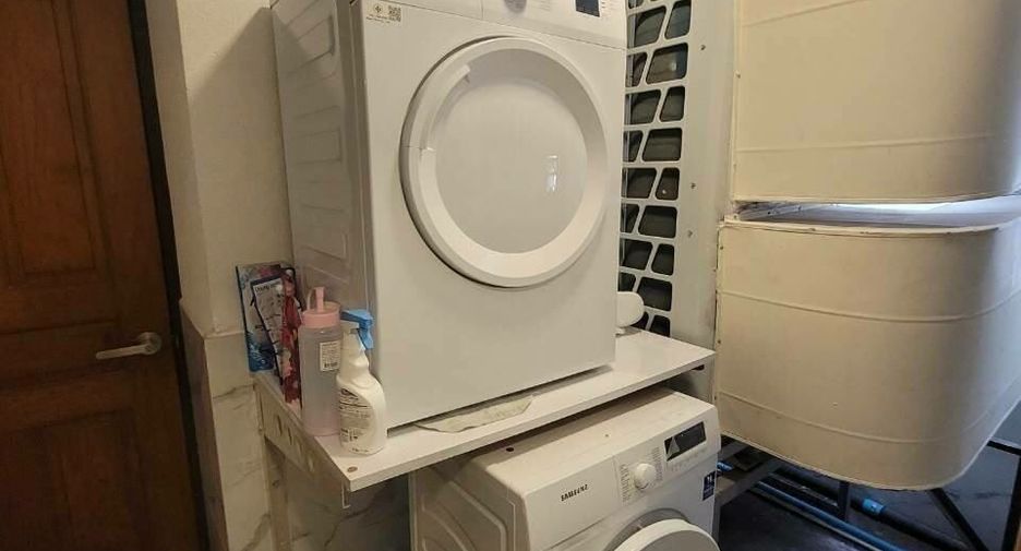 For rent 3 bedrooms condo in Khlong Toei, Bangkok