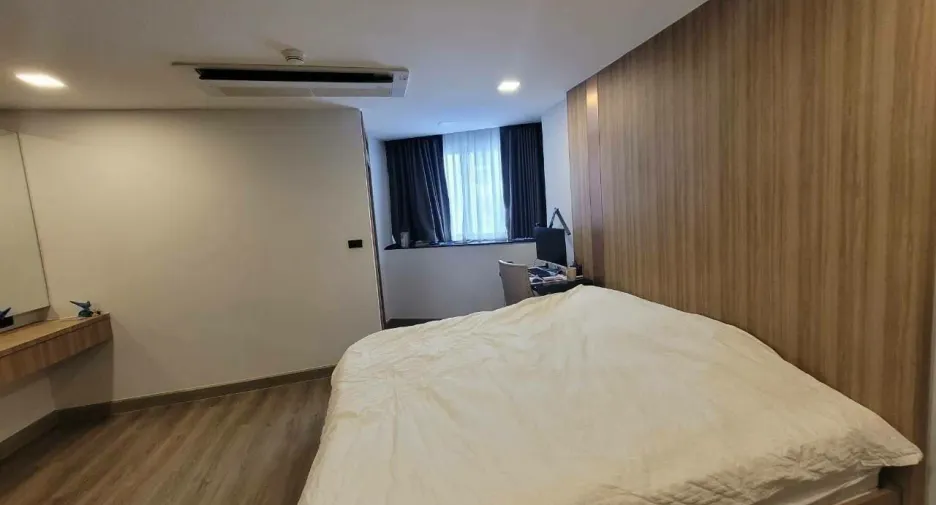 For rent 3 bedrooms condo in Khlong Toei, Bangkok