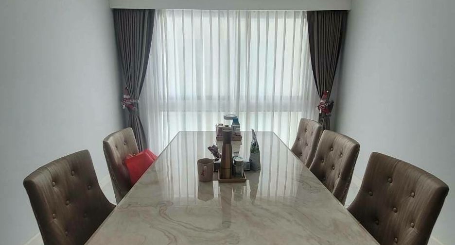 For rent 3 bedrooms condo in Khlong Toei, Bangkok