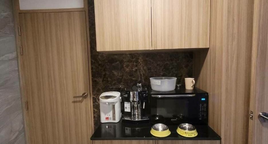 For rent 3 bedrooms condo in Khlong Toei, Bangkok