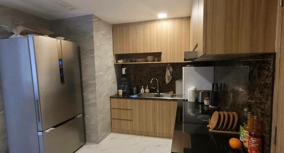 For rent 3 bedrooms condo in Khlong Toei, Bangkok