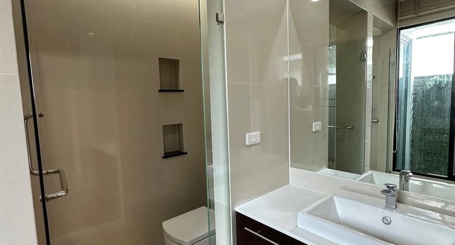 Reihenhaus zur Miete mit 3 Zimmer in Khlong Toei, Bangkok