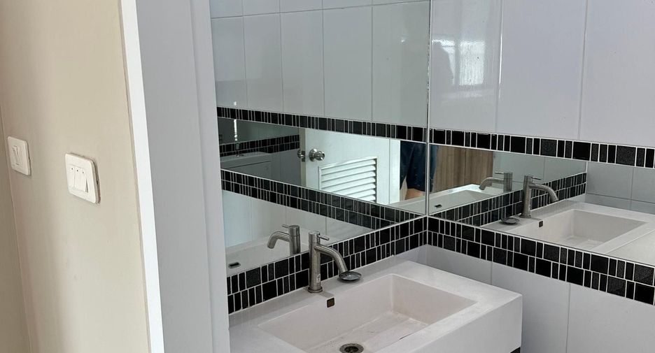 Reihenhaus zur Miete mit 3 Zimmer in Khlong Toei, Bangkok