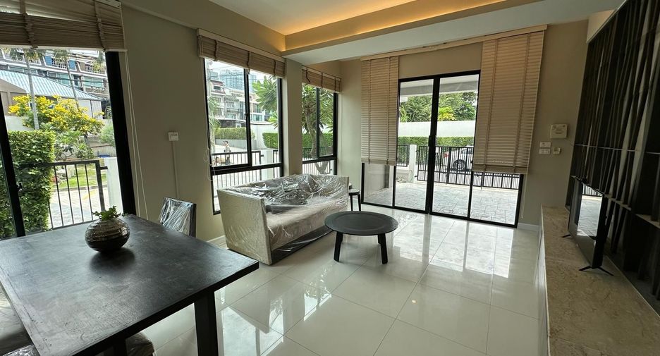 Reihenhaus zur Miete mit 3 Zimmer in Khlong Toei, Bangkok