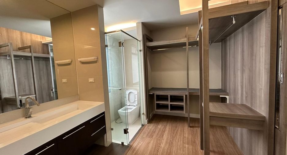 Reihenhaus zur Miete mit 3 Zimmer in Khlong Toei, Bangkok