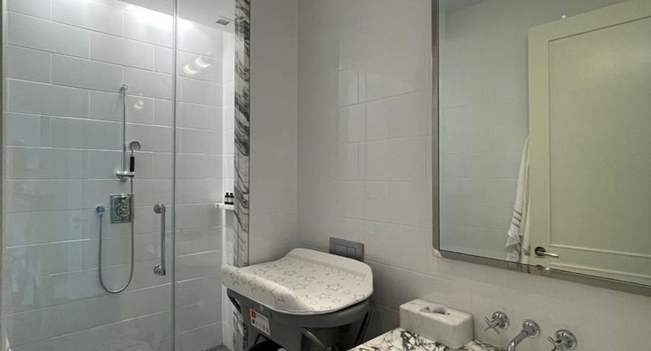 For rent 3 bedrooms condo in Sathon, Bangkok