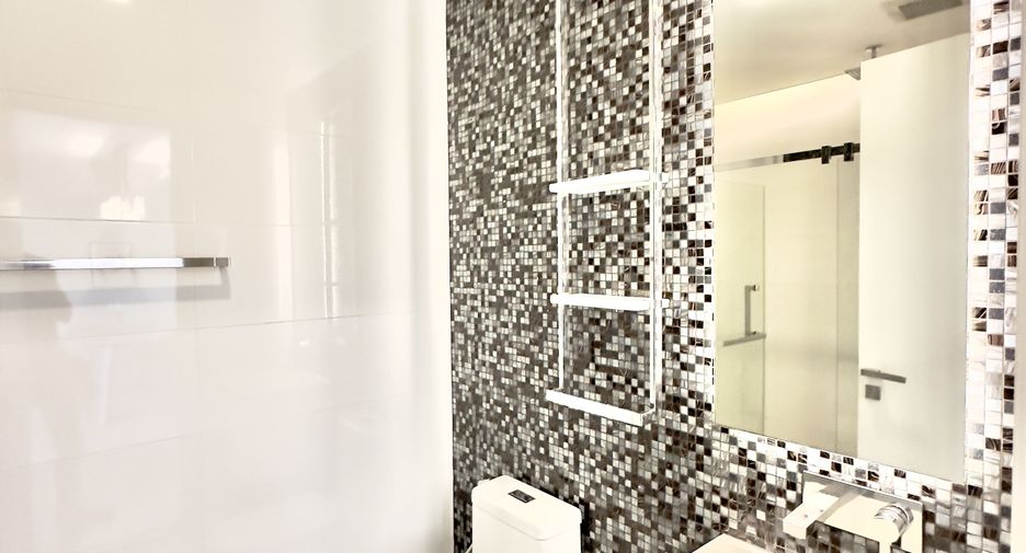 Condo en alquiler de 2 habitaciones en Khlong Toei, Bangkok