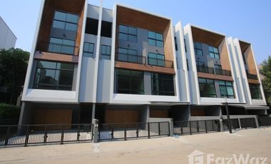 出租 3 卧室 联排别墅 在 Suan Luang, 曼谷