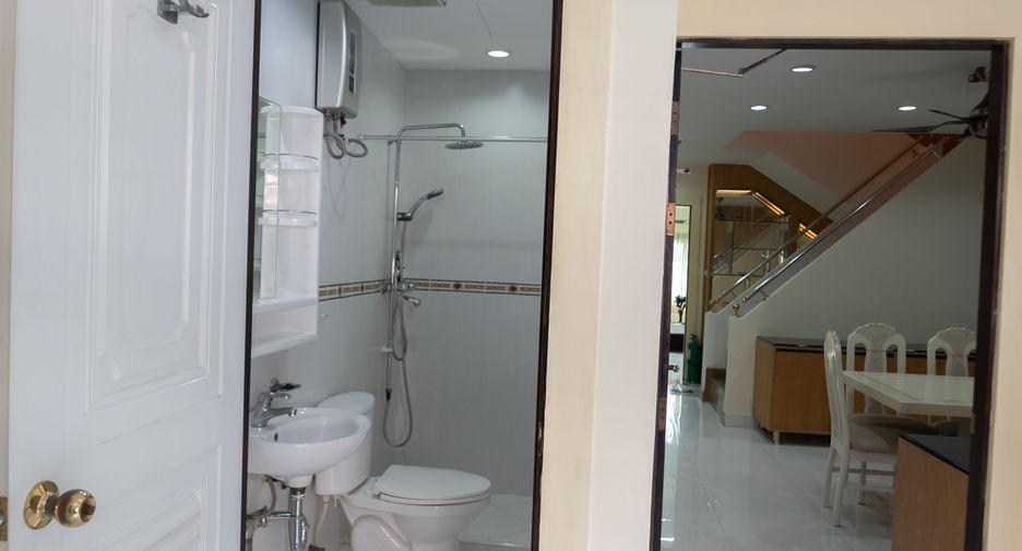 ให้เช่า 3 ห้องนอน คอนโด ใน วัฒนา, กรุงเทพฯ