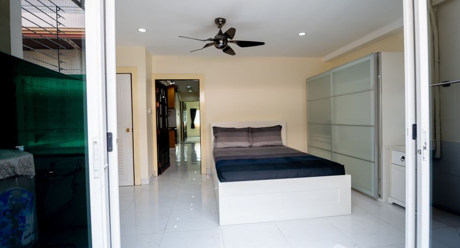 ให้เช่า 3 ห้องนอน คอนโด ใน วัฒนา, กรุงเทพฯ