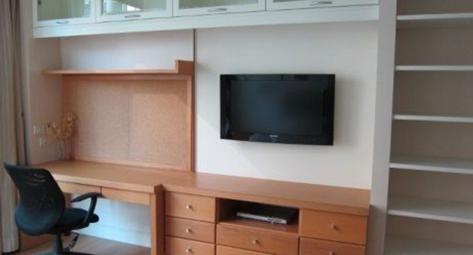 For rent 3 bedrooms condo in Pathum Wan, Bangkok