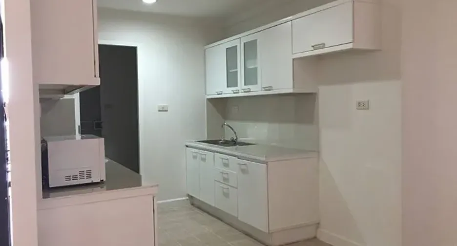For rent 3 bedrooms condo in Khlong Toei, Bangkok