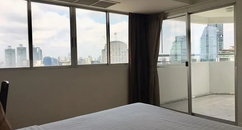 For rent 3 bedrooms condo in Khlong Toei, Bangkok