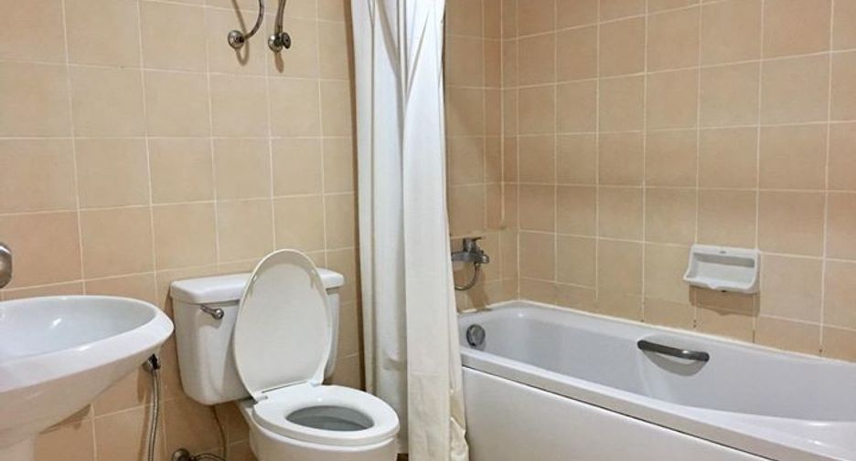 For rent 3 bedrooms condo in Khlong Toei, Bangkok