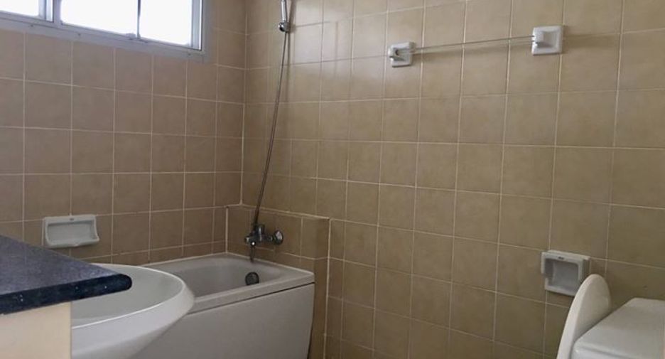 For rent 3 bedrooms condo in Khlong Toei, Bangkok