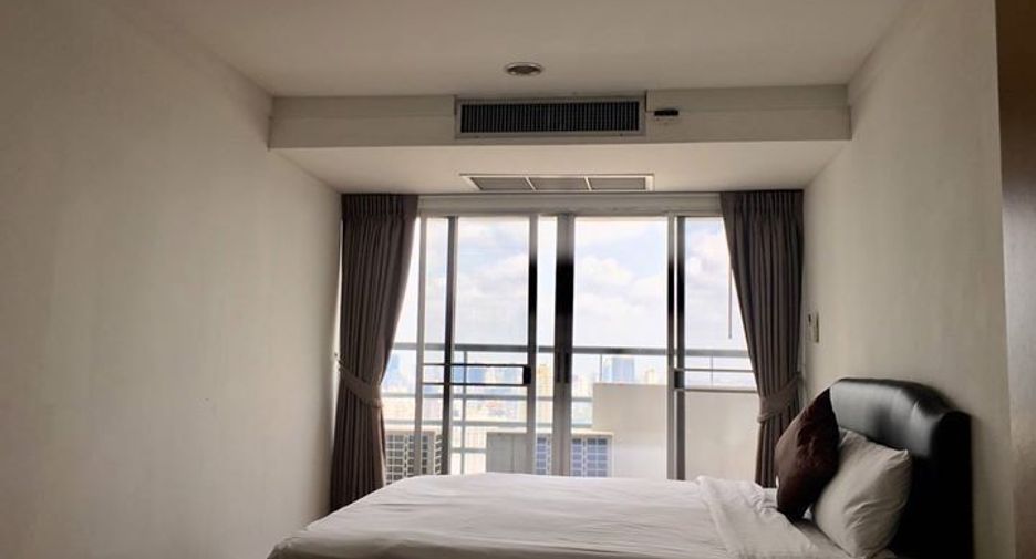 For rent 3 bedrooms condo in Khlong Toei, Bangkok