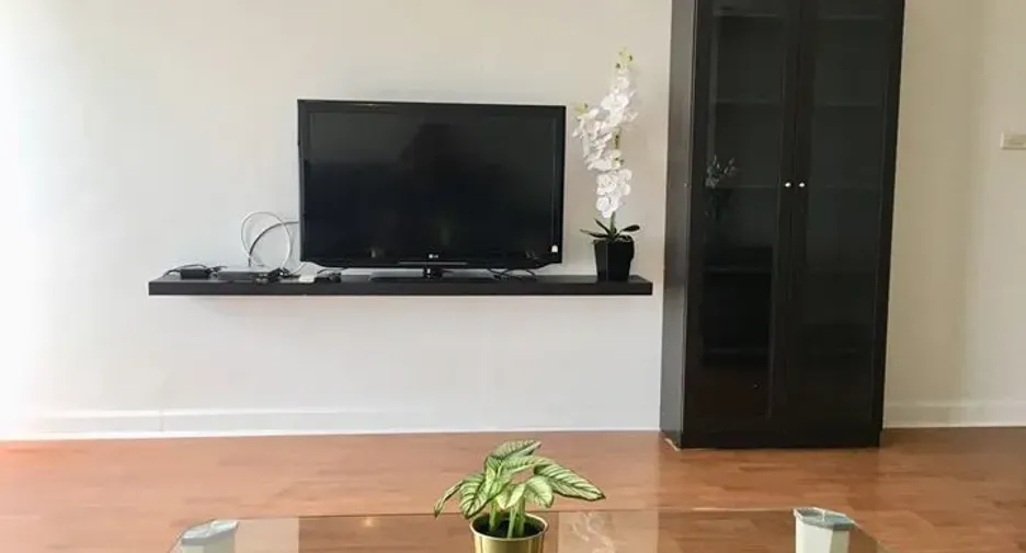 For rent 3 bedrooms condo in Khlong Toei, Bangkok