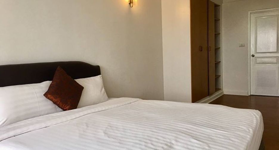For rent 3 bedrooms condo in Khlong Toei, Bangkok