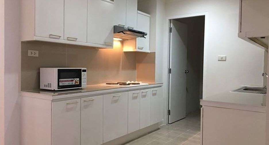 For rent 3 bedrooms condo in Khlong Toei, Bangkok