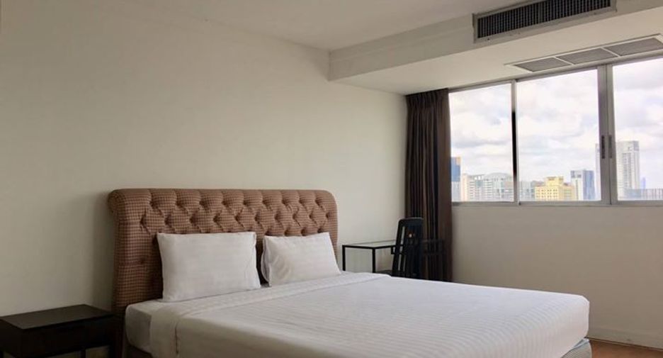 For rent 3 bedrooms condo in Khlong Toei, Bangkok