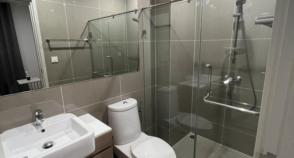 Condo en alquiler de 2 habitaciones en Huai Khwang, Bangkok
