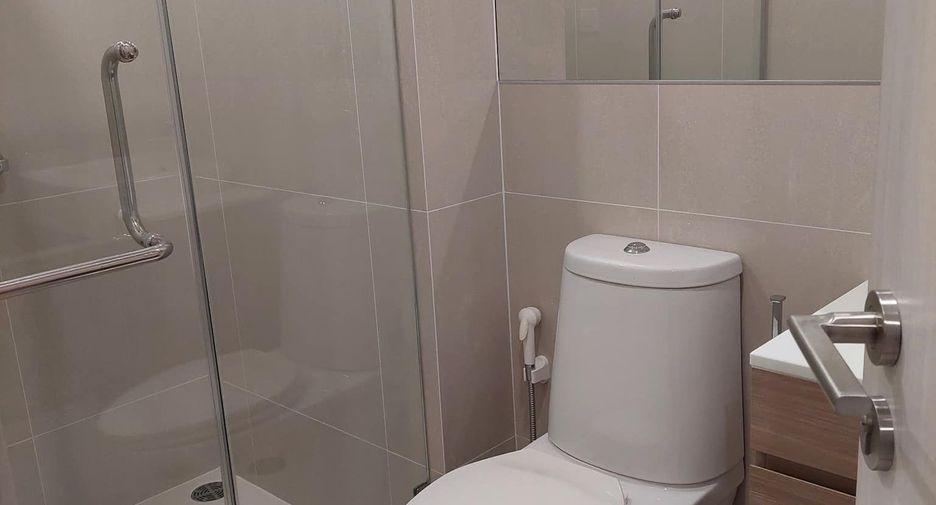 Condo en alquiler de 2 habitaciones en Huai Khwang, Bangkok