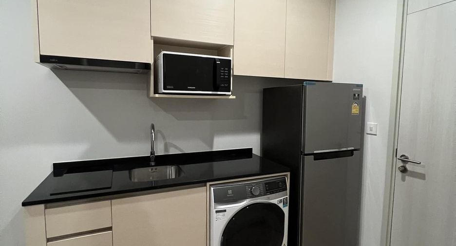 Condo en alquiler de 2 habitaciones en Huai Khwang, Bangkok