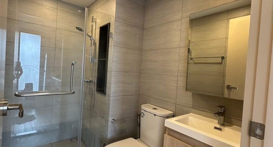 For rent 1 bed condo in Bang Rak, Bangkok