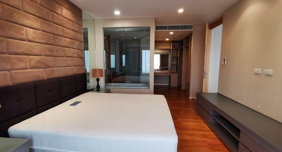 For rent 2 bedrooms condo in Sathon, Bangkok
