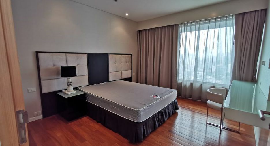 For rent 2 bedrooms condo in Sathon, Bangkok