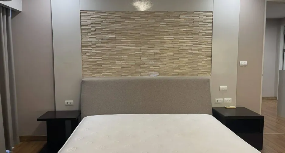 For rent 2 bedrooms condo in Phaya Thai, Bangkok