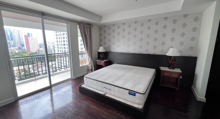 For rent 4 bedrooms condo in Watthana, Bangkok