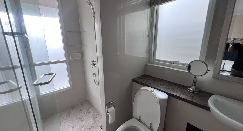For rent 4 bedrooms condo in Watthana, Bangkok