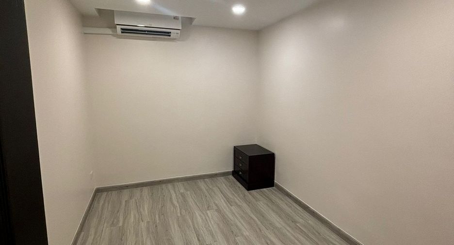 For rent 2 bedrooms condo in Sathon, Bangkok