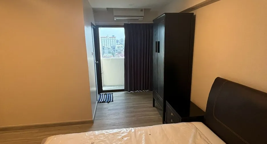 For rent 2 bedrooms condo in Sathon, Bangkok