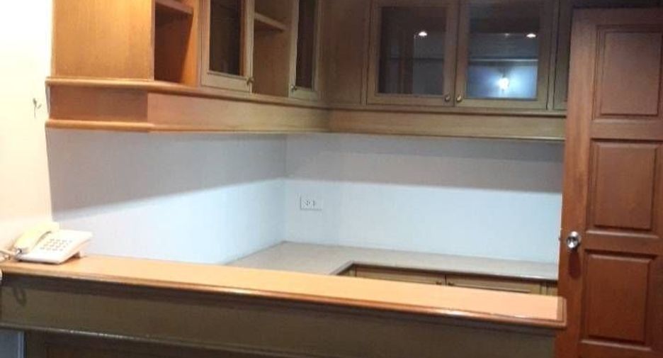 For rent 3 bedrooms condo in Watthana, Bangkok