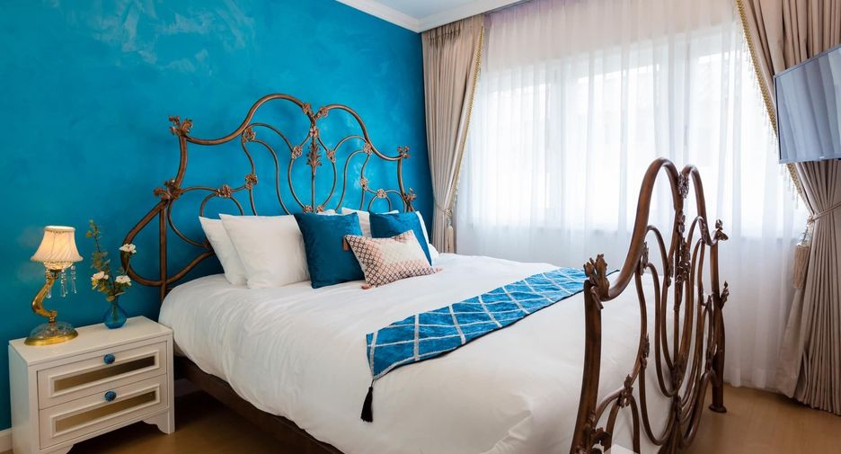 For rent 4 bedrooms townhouse in Lat Phrao, Bangkok