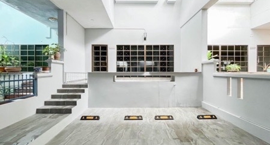 Reihenhaus zur Miete mit 5 Zimmer in Watthana, Bangkok